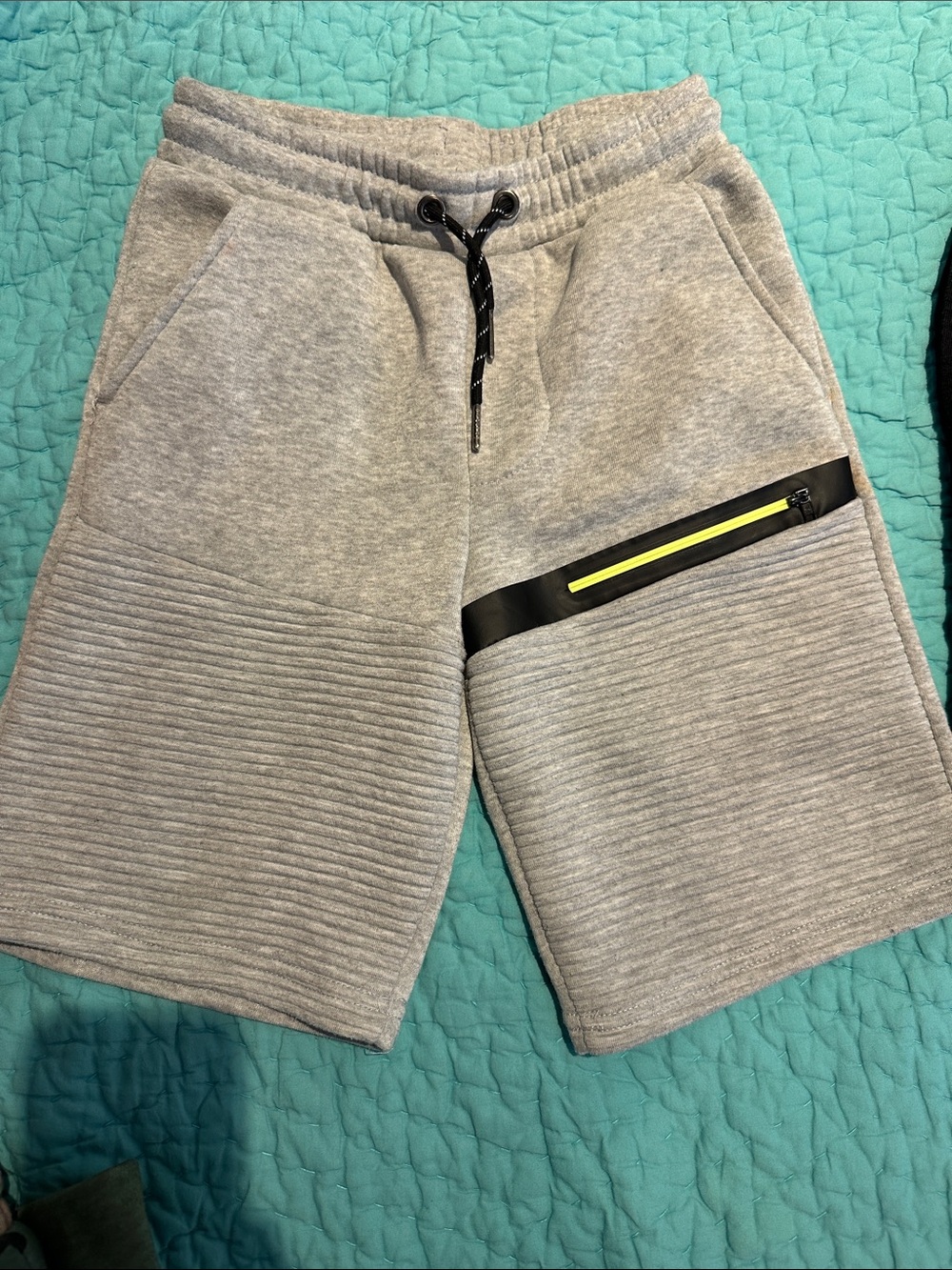 Ring of Fire  Ribbed Fleece Shorts w/ sidZip Pocket size M and blk Shrts BUNDLE